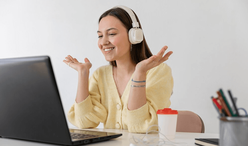 Imagen de estudiante leyendo un libro